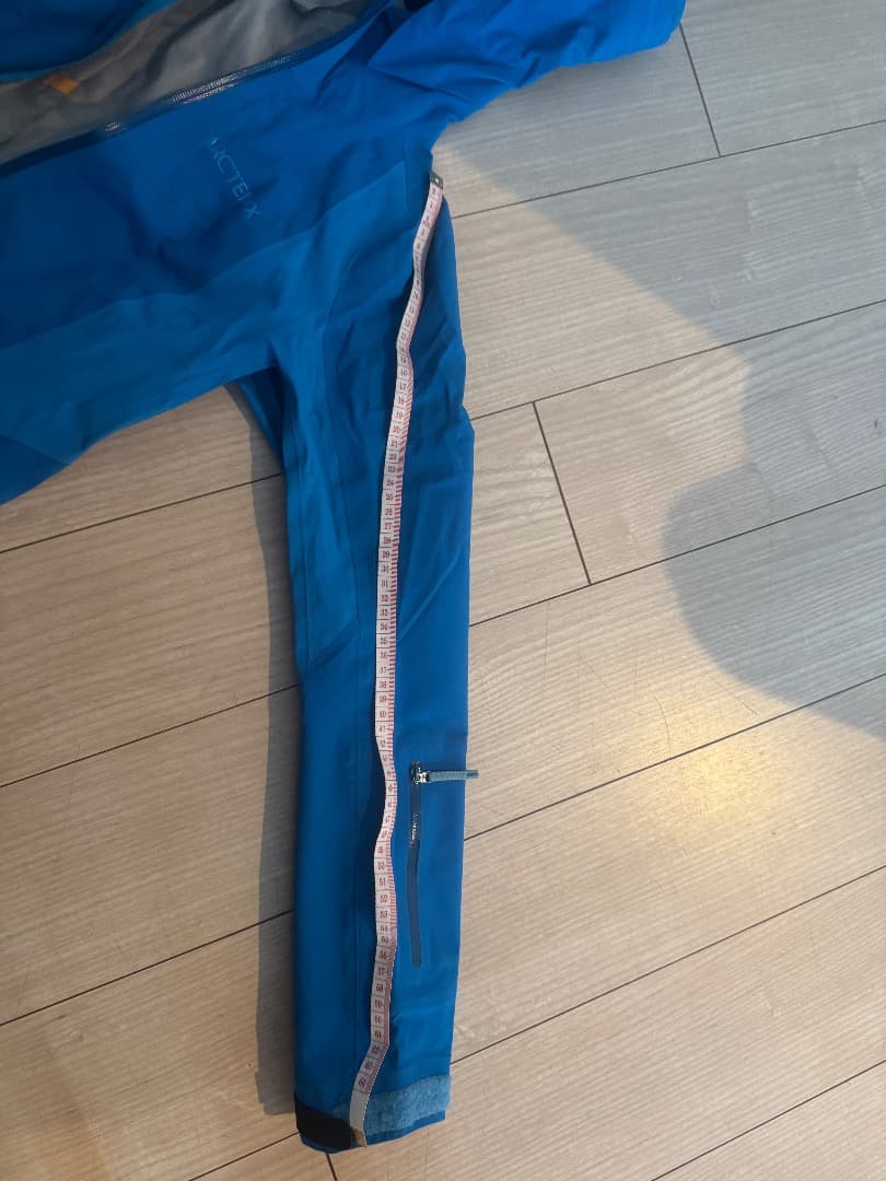 Arc’teryx women’s size small ski jacket