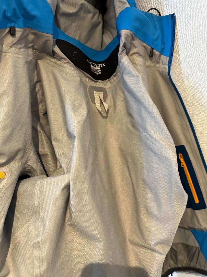 Arc’teryx women’s size small ski jacket