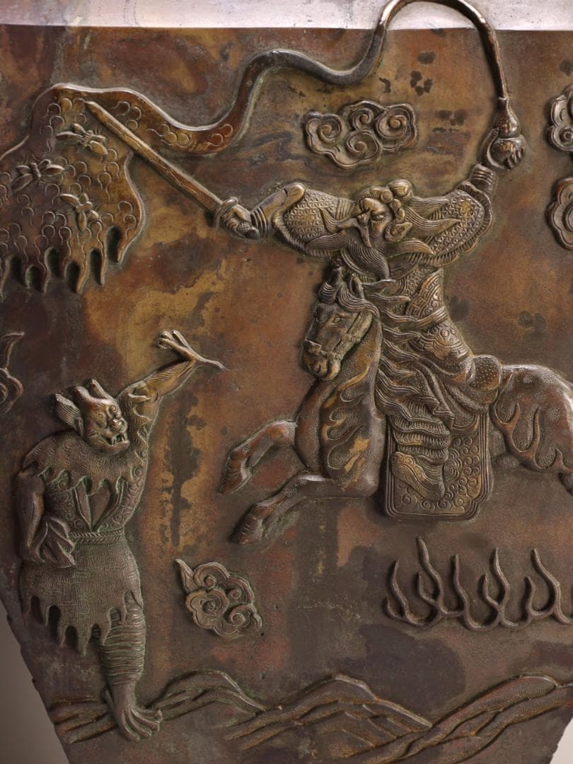 BK443　中国古玩　大明洪武 工部監造　象耳銅製花瓶 壺 箱付　高さ47.9㎝