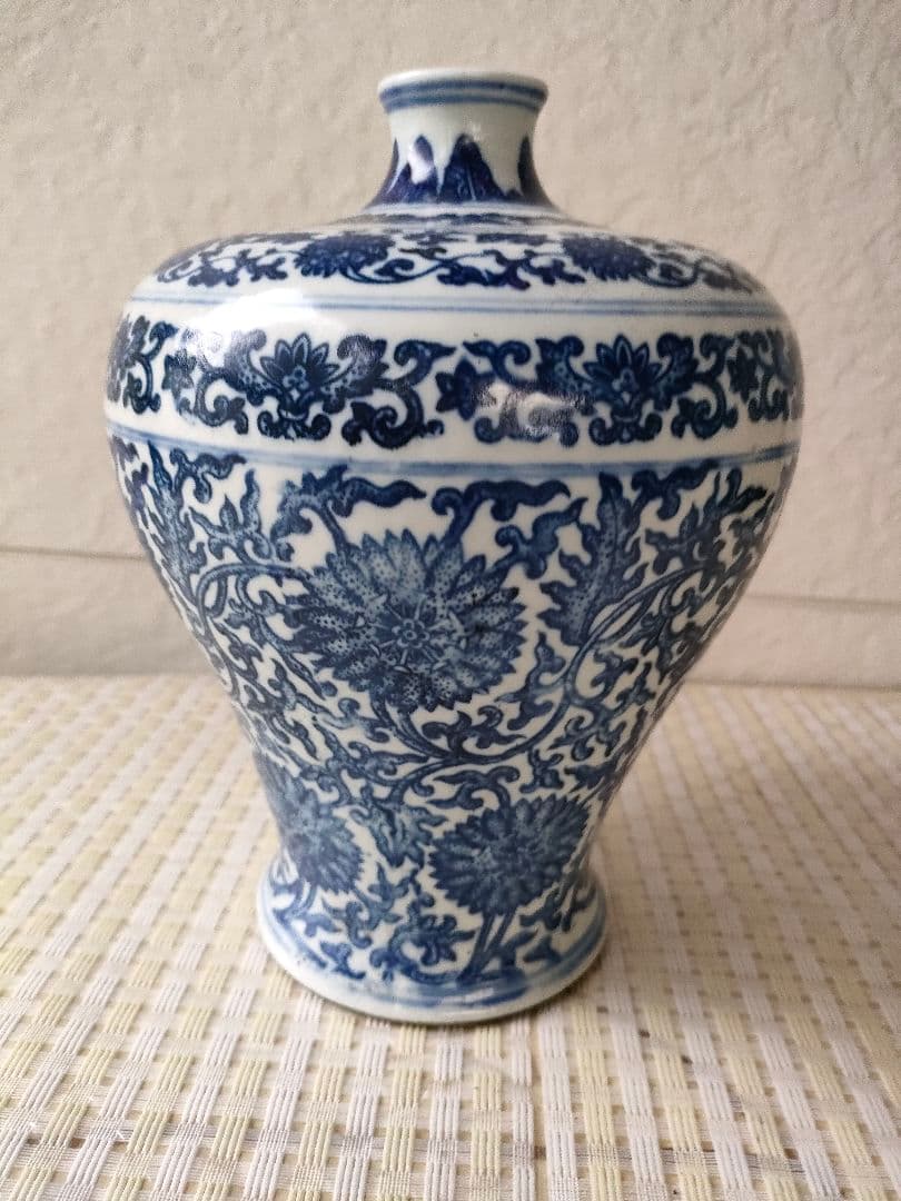 ●中国 明清 青花白磁 花唐草文 瓶 底款有り　アンティーク陶磁器