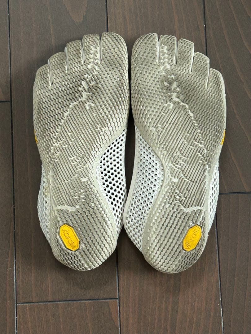 ビブラムVi-B、five fingers 22.５センチ、ホワイト