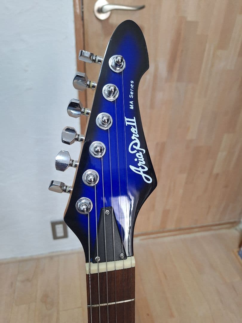 【ほぼ美品】エレキギター （調整済）自分が欲しいと思う内容で構成した初心者セット