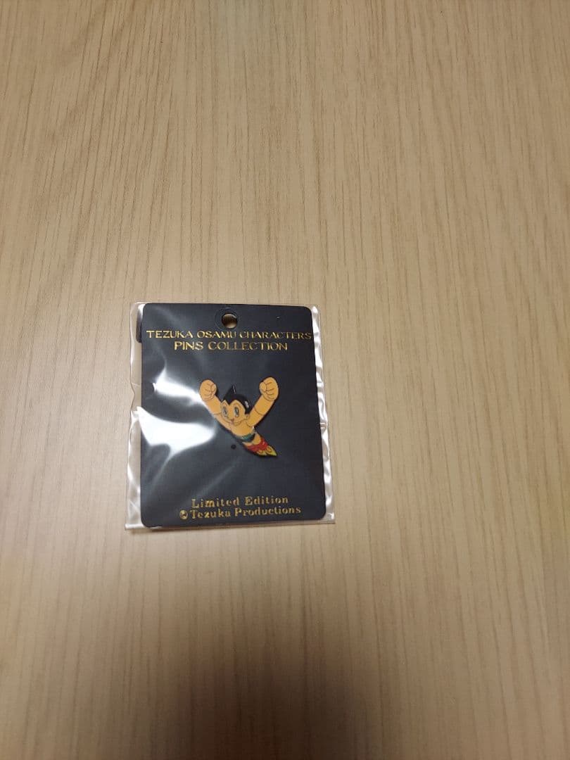 【新品未使用】鉄腕アトム　手塚治虫　キャラクター ピンバッジ　限定版 4個セット