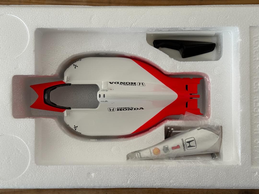 オートアート AUTOart MP4/6 1:18 日本GP マルボロデカール付