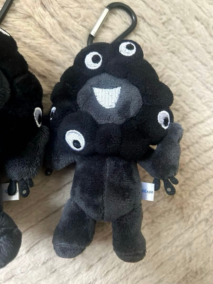 大阪関西万博　黒ミャクミャクぬいぐるみ　カラビナ付き　2個セット　立ち&座り