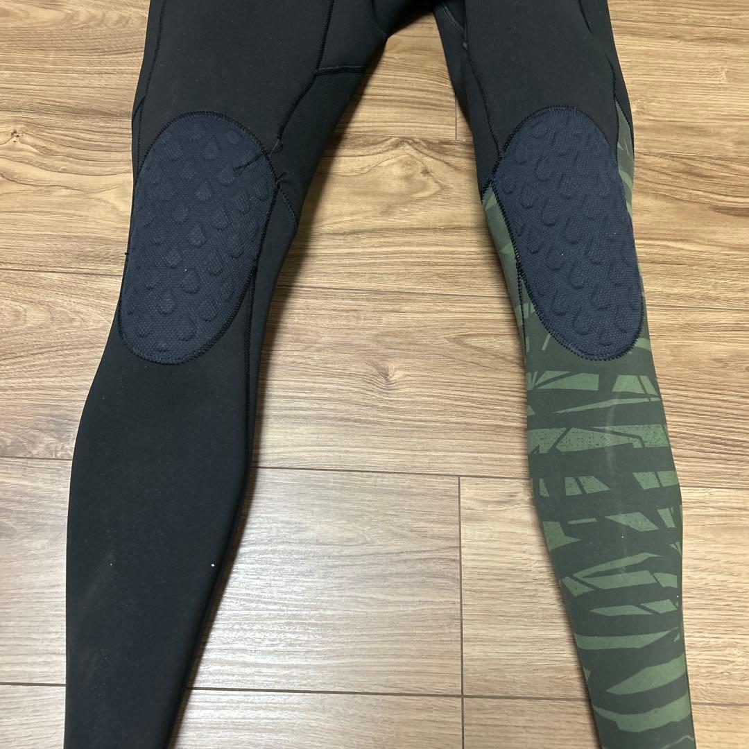 Volcom フルスーツ ブラック/カモフラージュ 4/3mm ボルコム