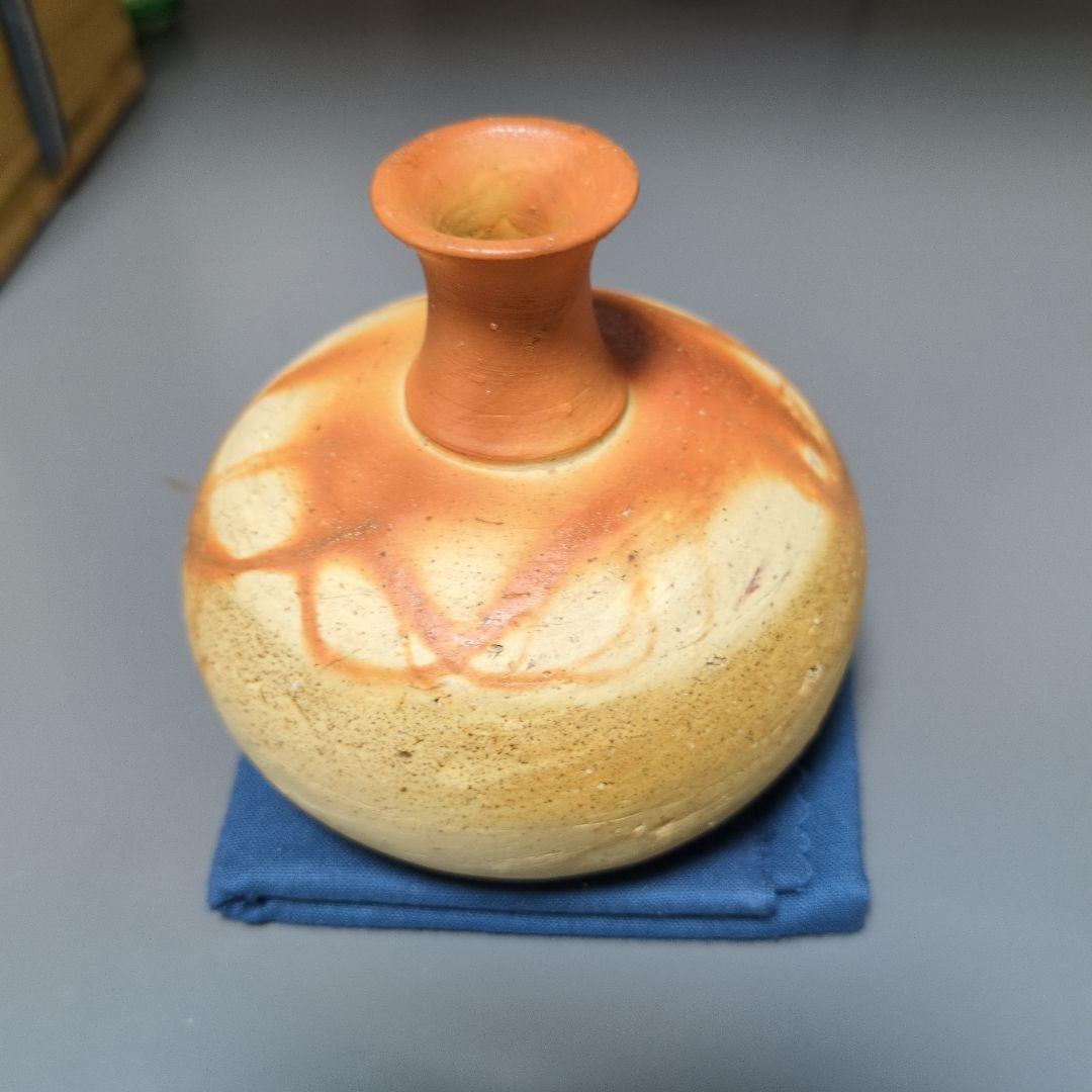 備前　末廣学さんの緋襷の徳利です。