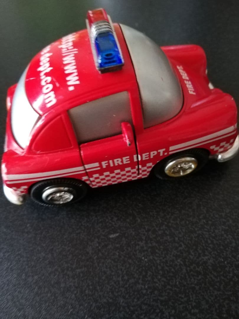 2台にしました！ブリキ外国パトカー赤レッド