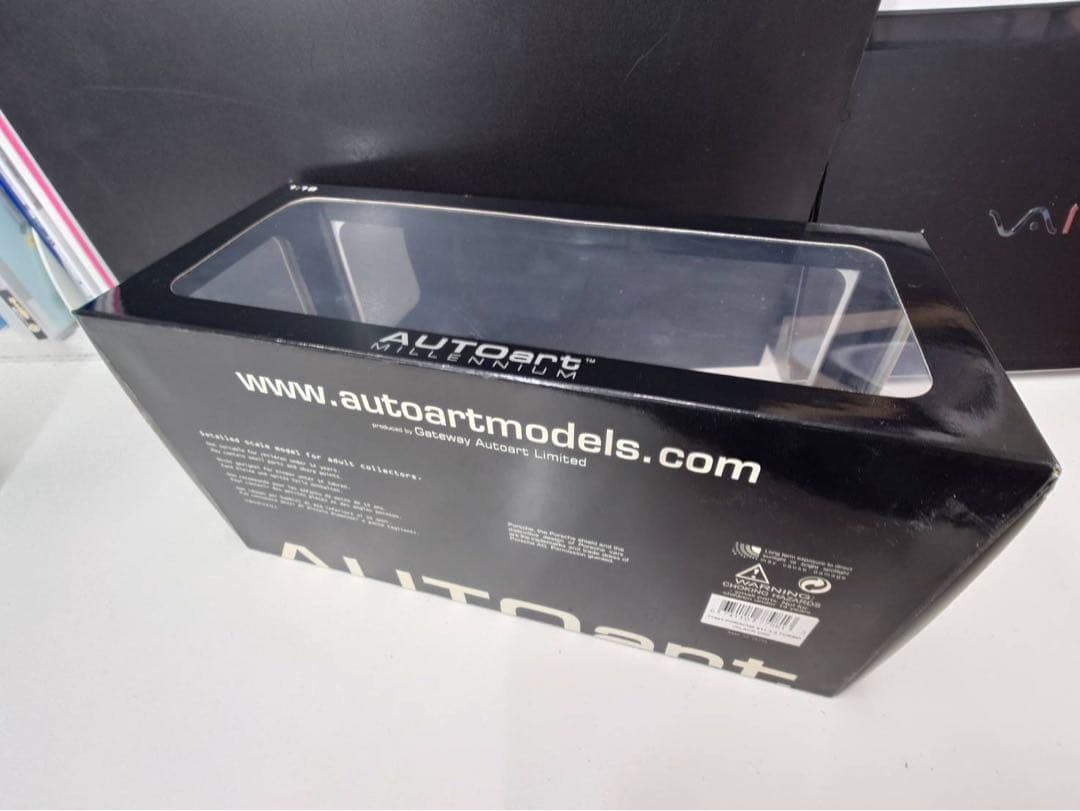 オートアート1/18ミニカー ポルシェ911　930ターボ　3.3