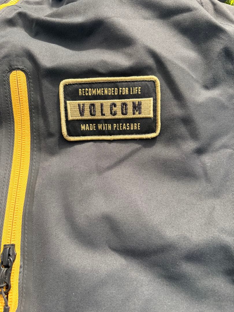 VOLCOM フード付きスノーボードウェア