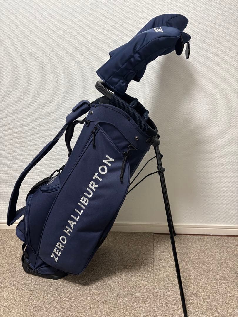 ゼロハリバートン　ネームプレート付きゴルフバッグとクラブカバーセット