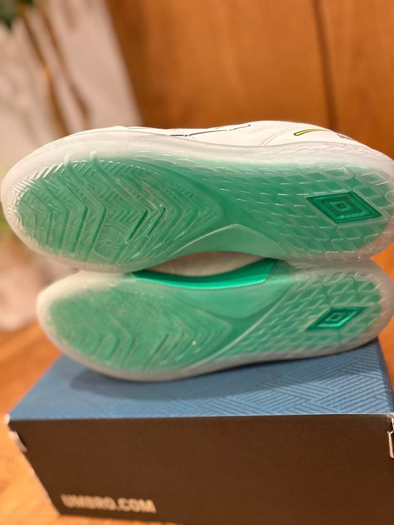 Umbro Brilliant ホワイト/ターコイズ シューズ