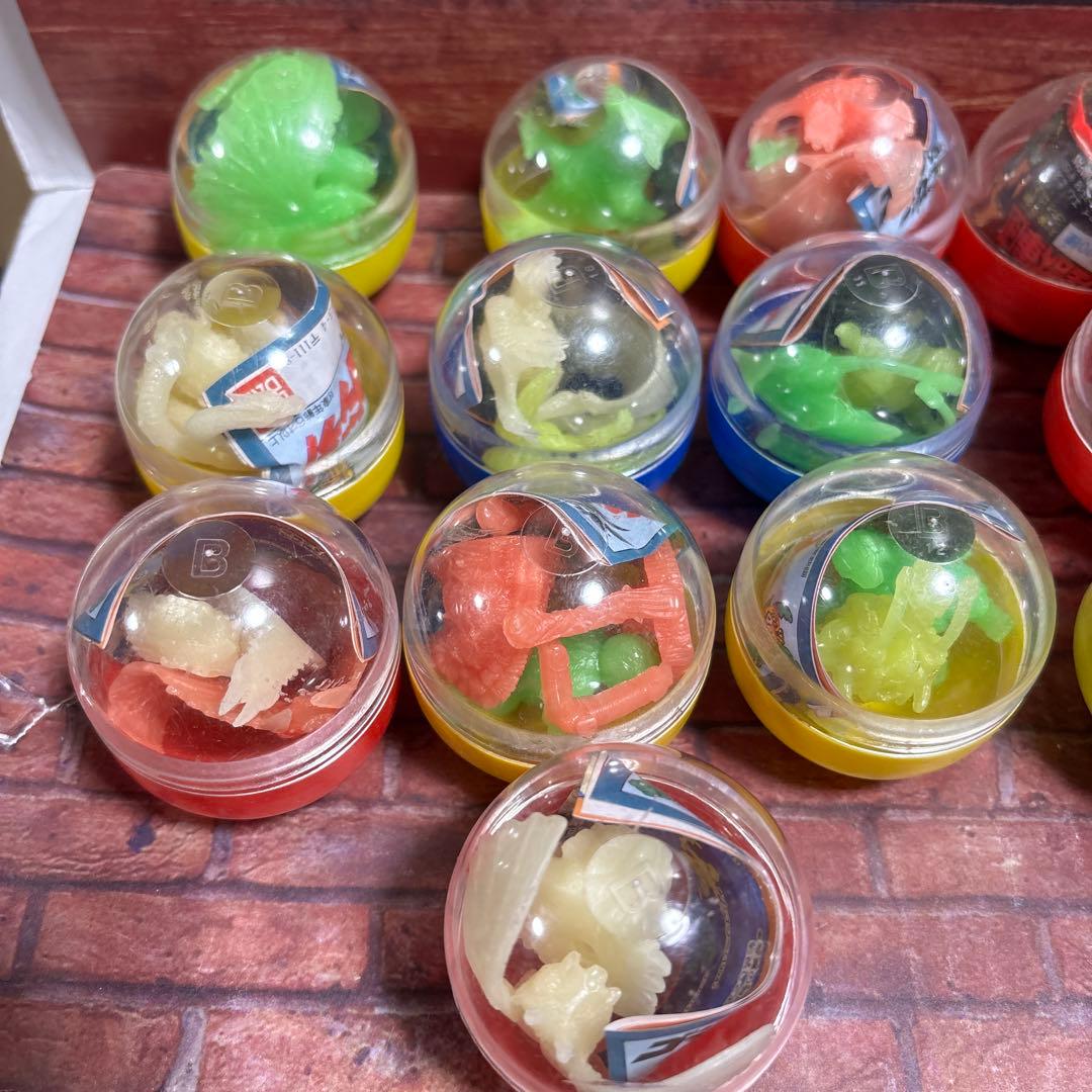 カ*君様 【当時モノ】ガシャポン　ゴジラ　カプセルトイ30個セット