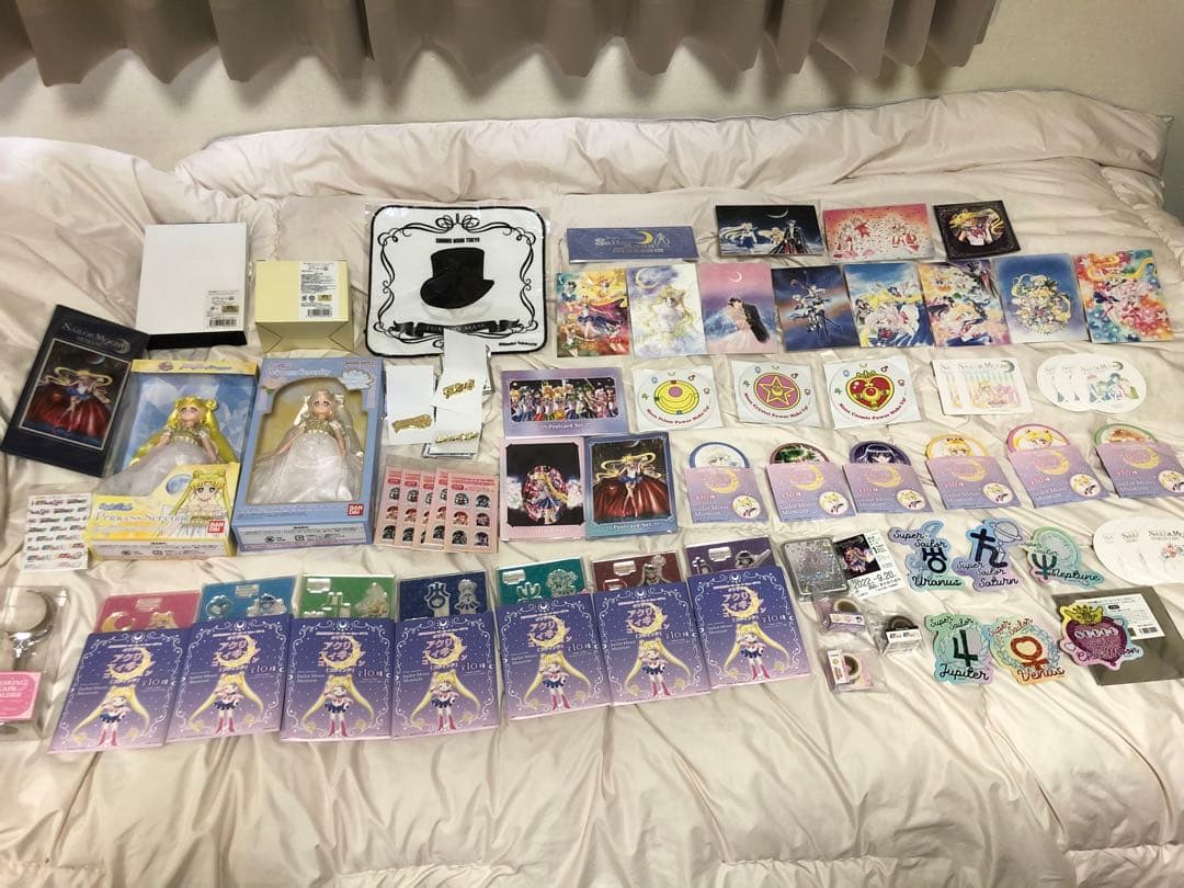 セーラームーンミュージアム　アクスタ、缶バッジ、ポストカード、ドール、まとめ売り