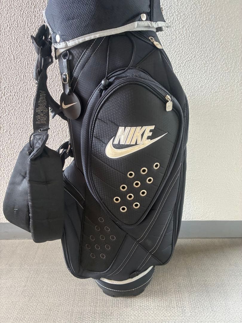 希少　Nike ブラック キャディバッグ フード付き