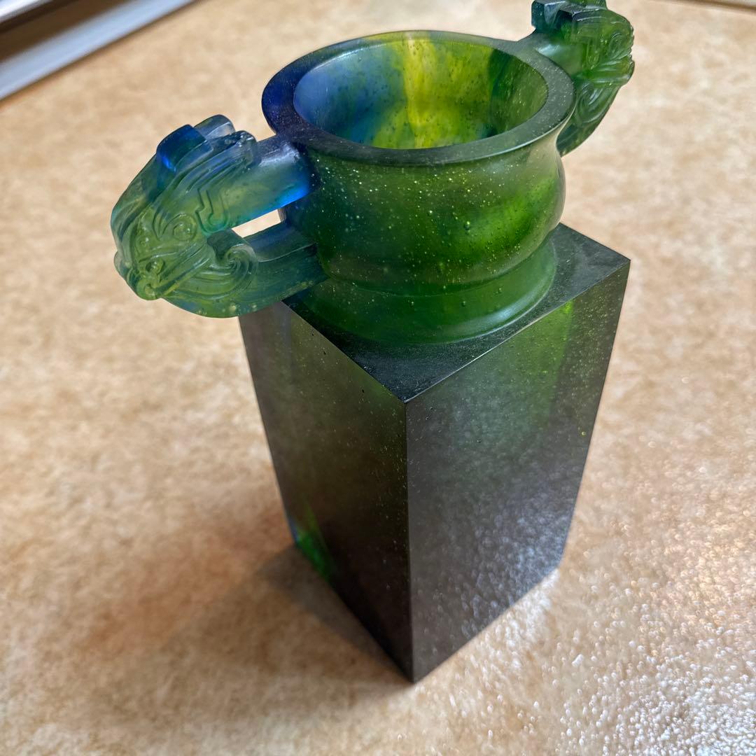 ドラゴン取っ手付きガラスベース