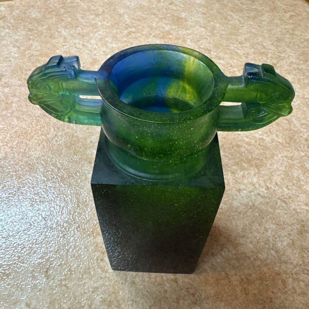 ドラゴン取っ手付きガラスベース