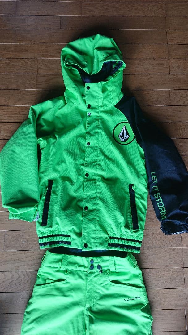 VOLCOM 子ども用 スノーボードウェアセット