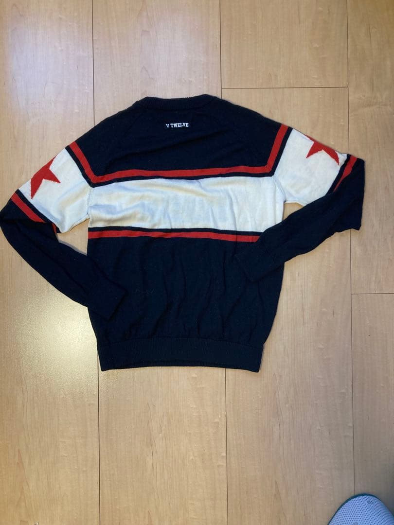 VTWELVE ストライプ ニットセーター