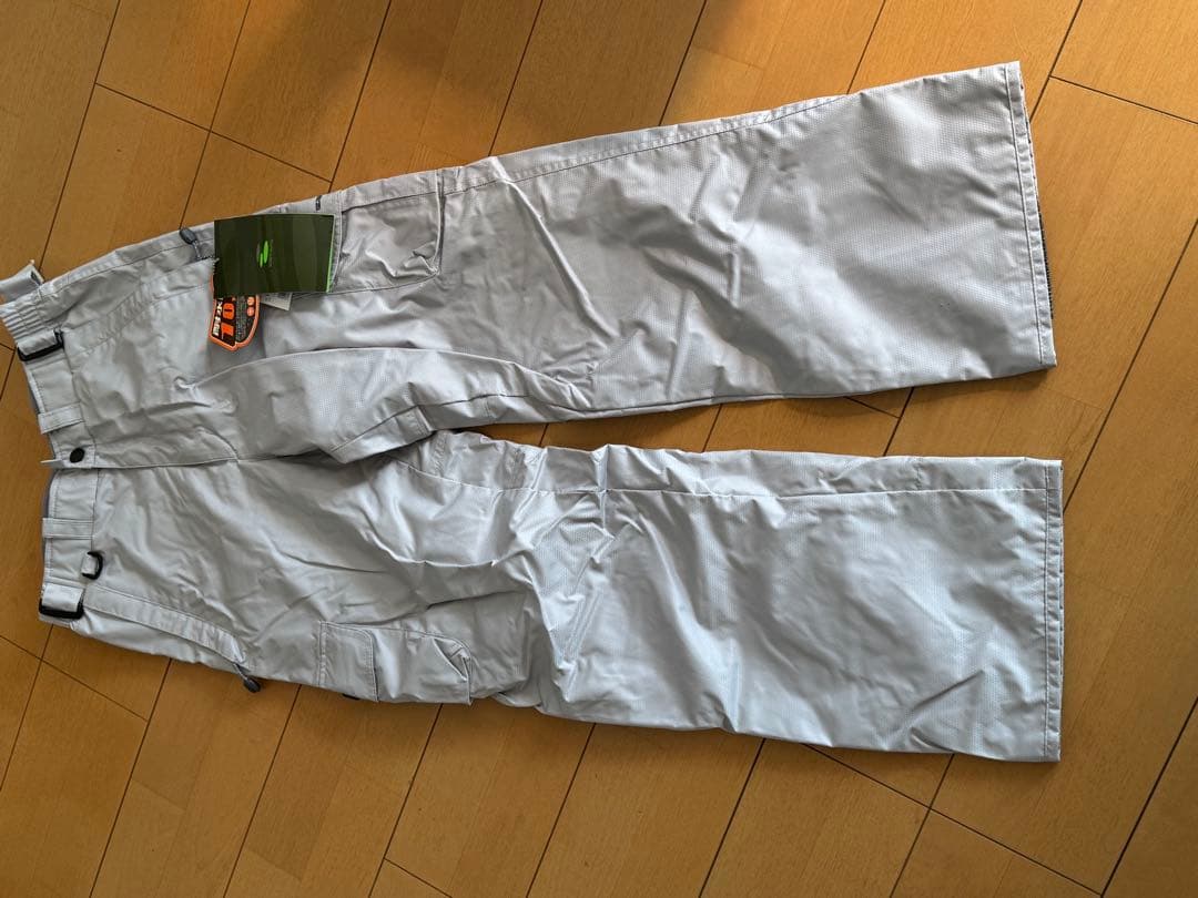 【新品未使用】ESTIVO 水色 スキー・スノーボードウェア ・上下