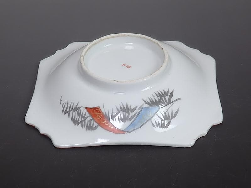 九谷　色絵　草花に蝶の図　角皿　5枚　D597A- BCp