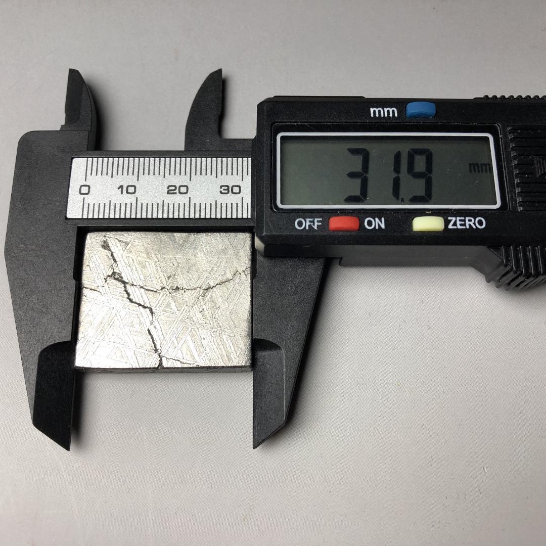 ムオニオナルスタ隕石　メッキ処理済み　　 鉄隕石　重さ約37ｇ