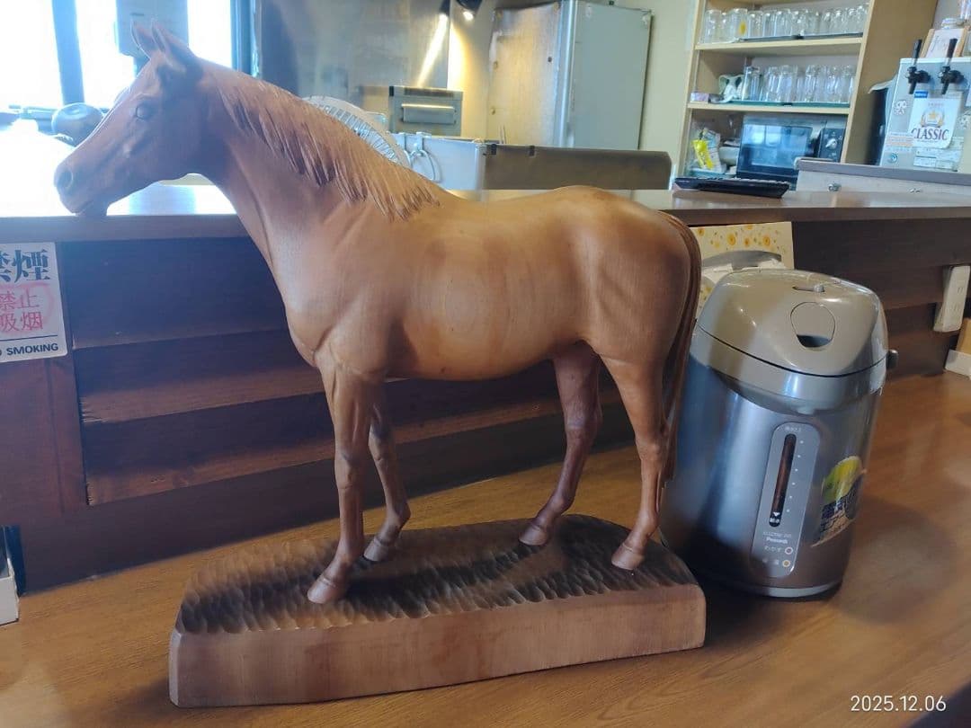 木製馬の彫刻 　古民家から見つけました　滑らかな質感が素敵です