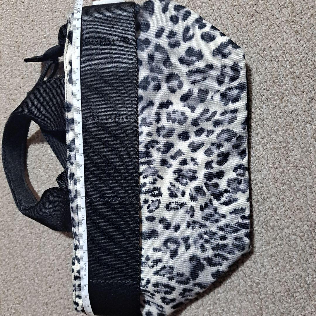 BRIEFING ヒョウ柄ラウンドバッグ