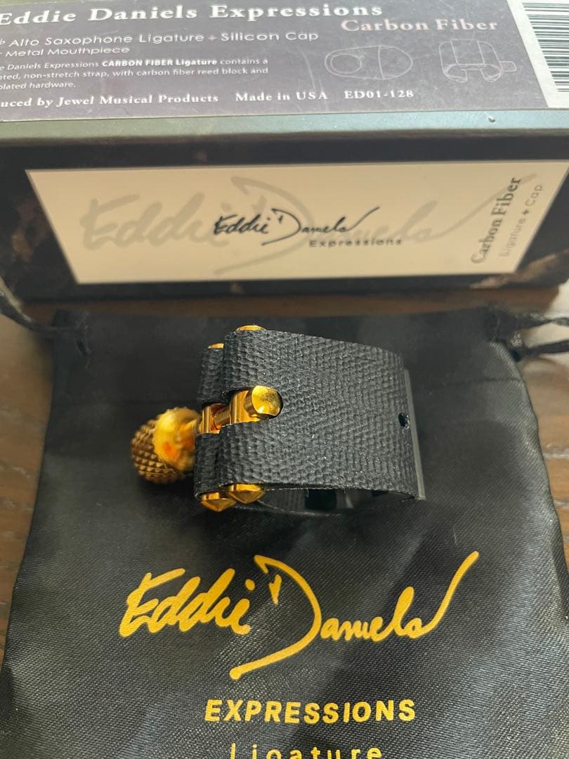 エディダニエルズ　アルトサックスメタル用　リガチャー　カーボンファイバー
