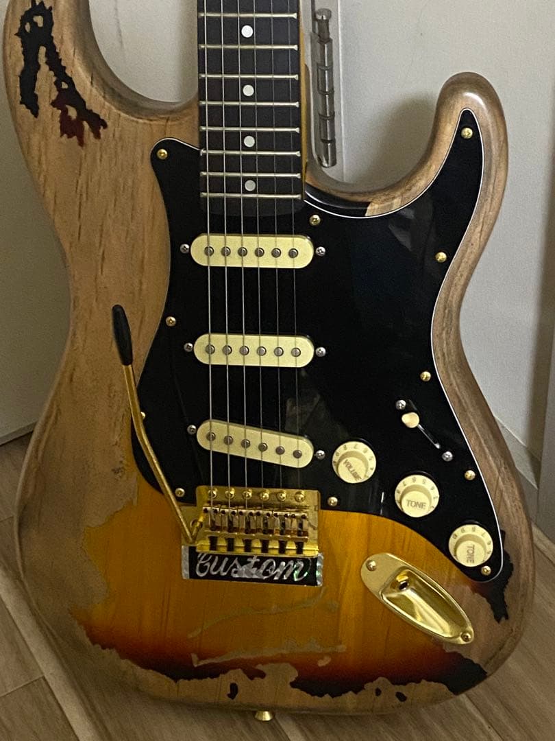 詳細不明　カスタムエレキギター ヘビーレリック　ＳＲＶ仕様　音良し