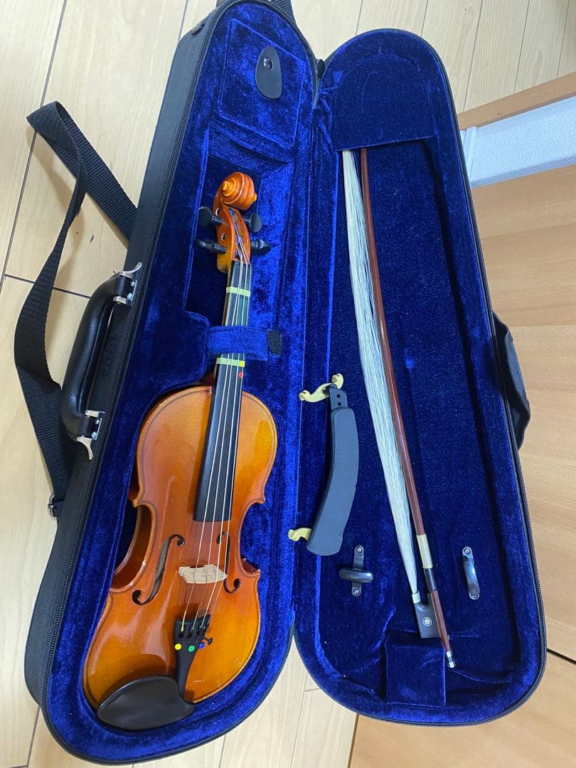 バイオリン本体とケース、弦付き1/8