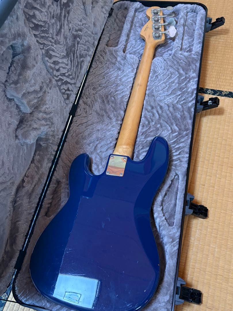 ベース Squier PRECISION BASS