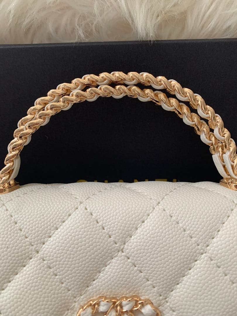 CHANEL〈シャネル〉ノベルティ　ホワイト ショルダーバッグ　ホワイトシャドー