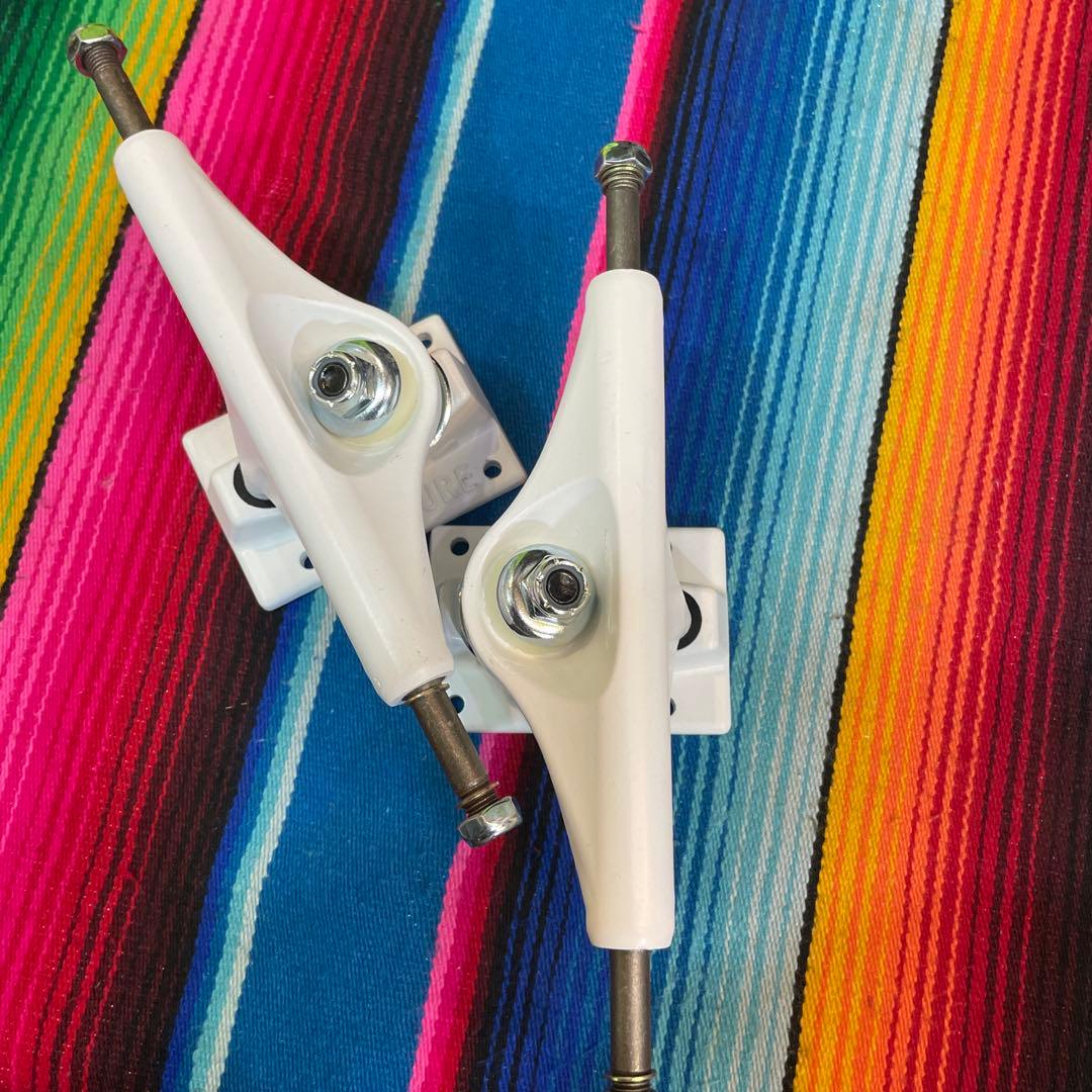 ベンチャー　5.6 ホワイト スケートボード トラック