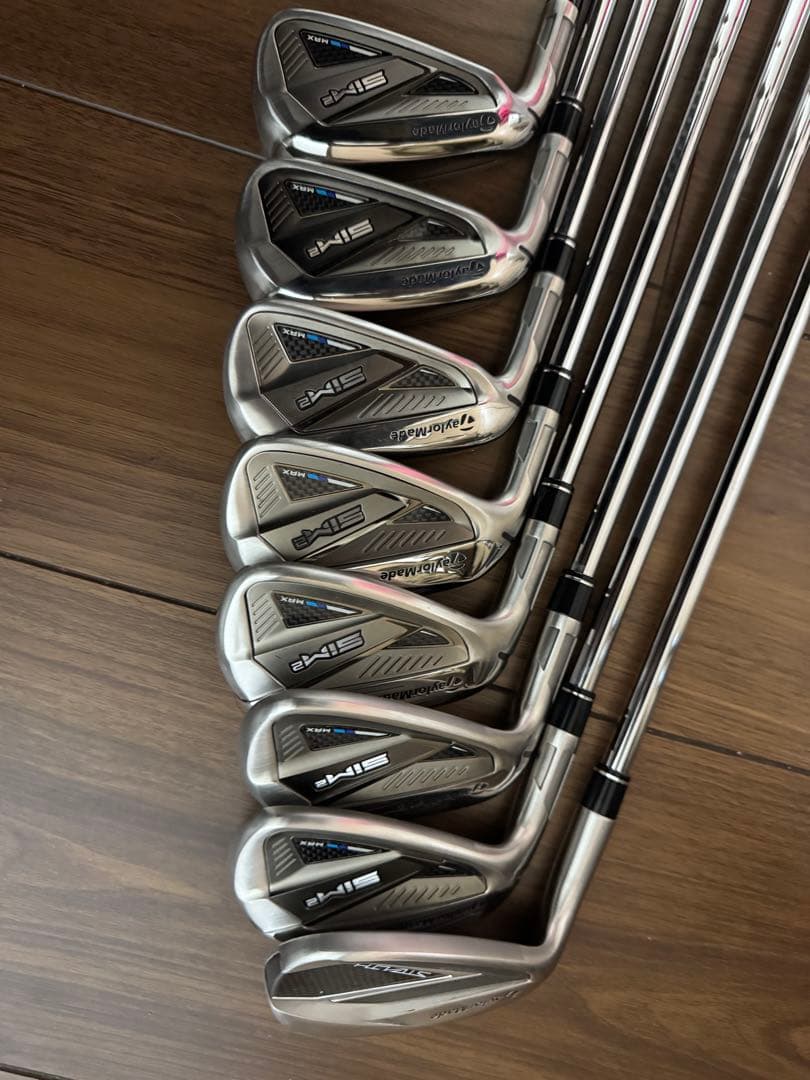 アイアンセットとキャディバッグ