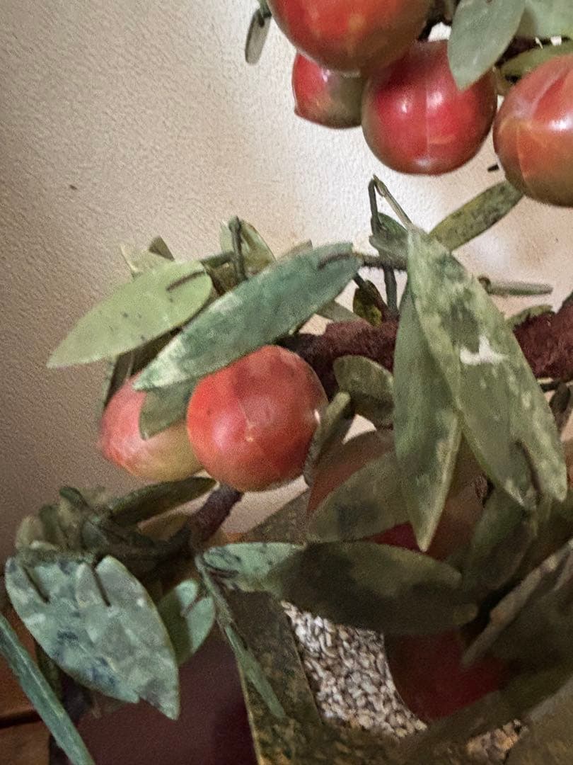 ☆値下げ！大特価！☆天然石の果物の木の置物