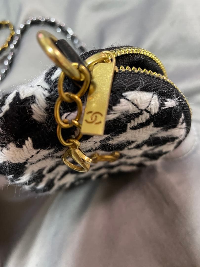 【新品】CHANEL スマホショルダ バックとミニポーチ ❣️