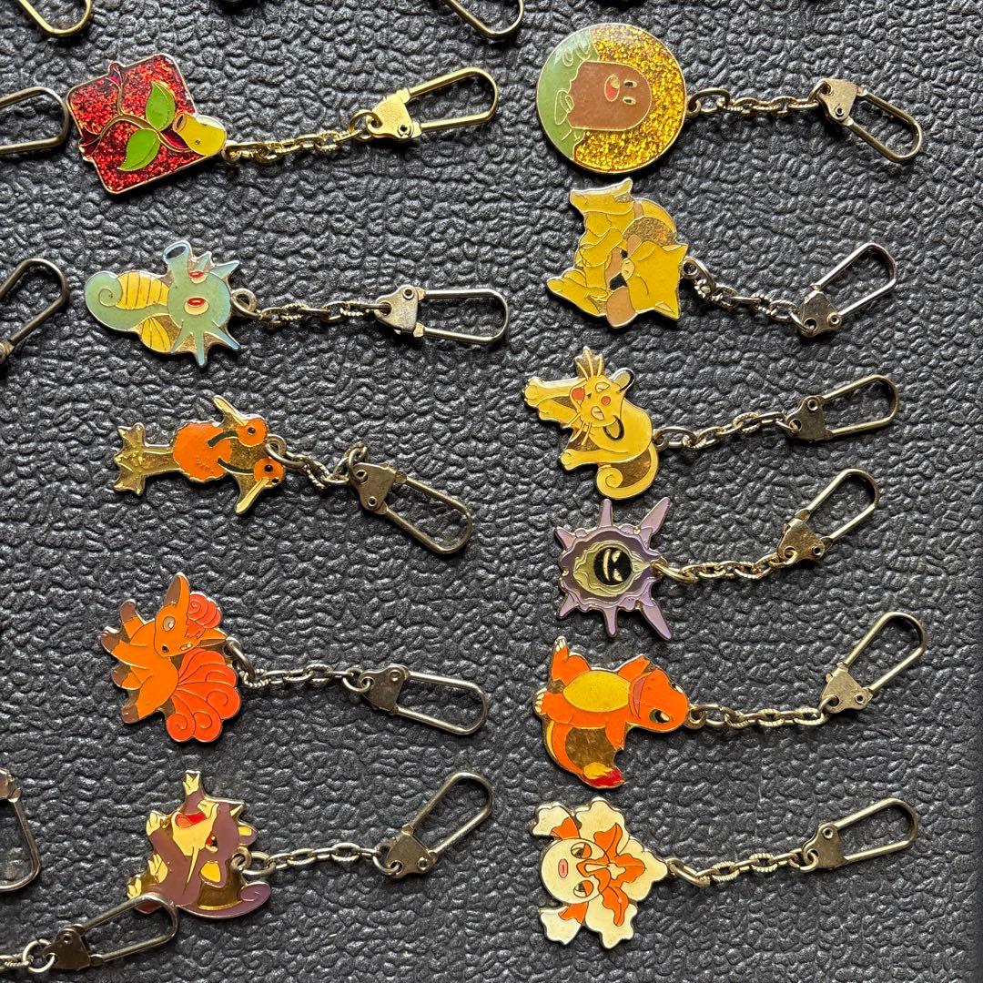 ポケモンメダルスイング 38個セット キーホルダー バッチ　映画バッチ