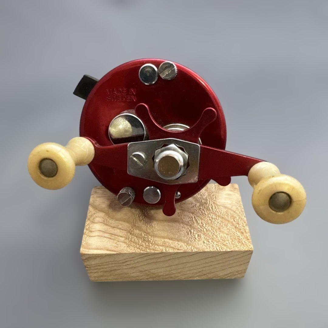 ABU 2500CIレッド　ワンオーナー超美品　試し投げ以降未使用