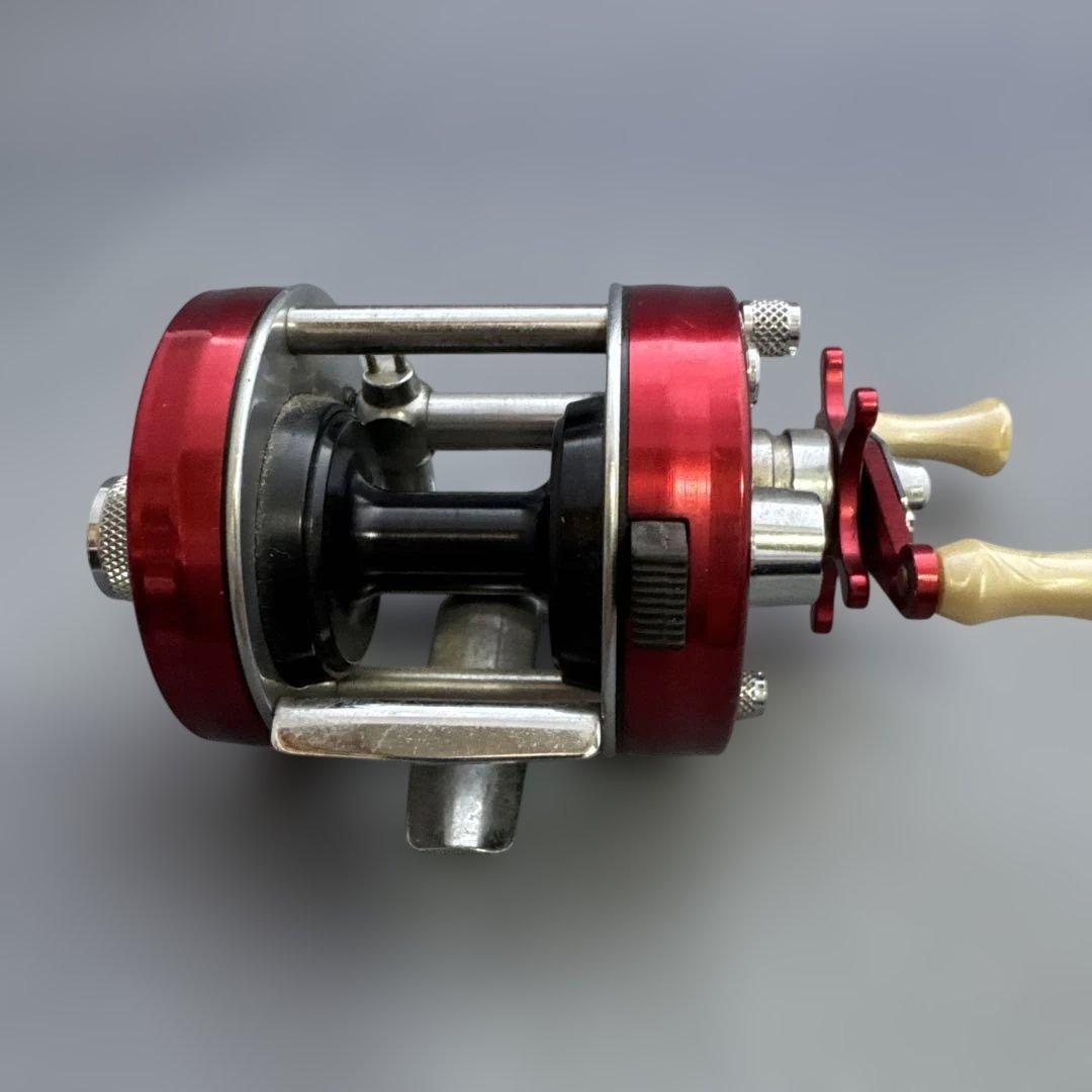 ABU 2500CIレッド　ワンオーナー超美品　試し投げ以降未使用