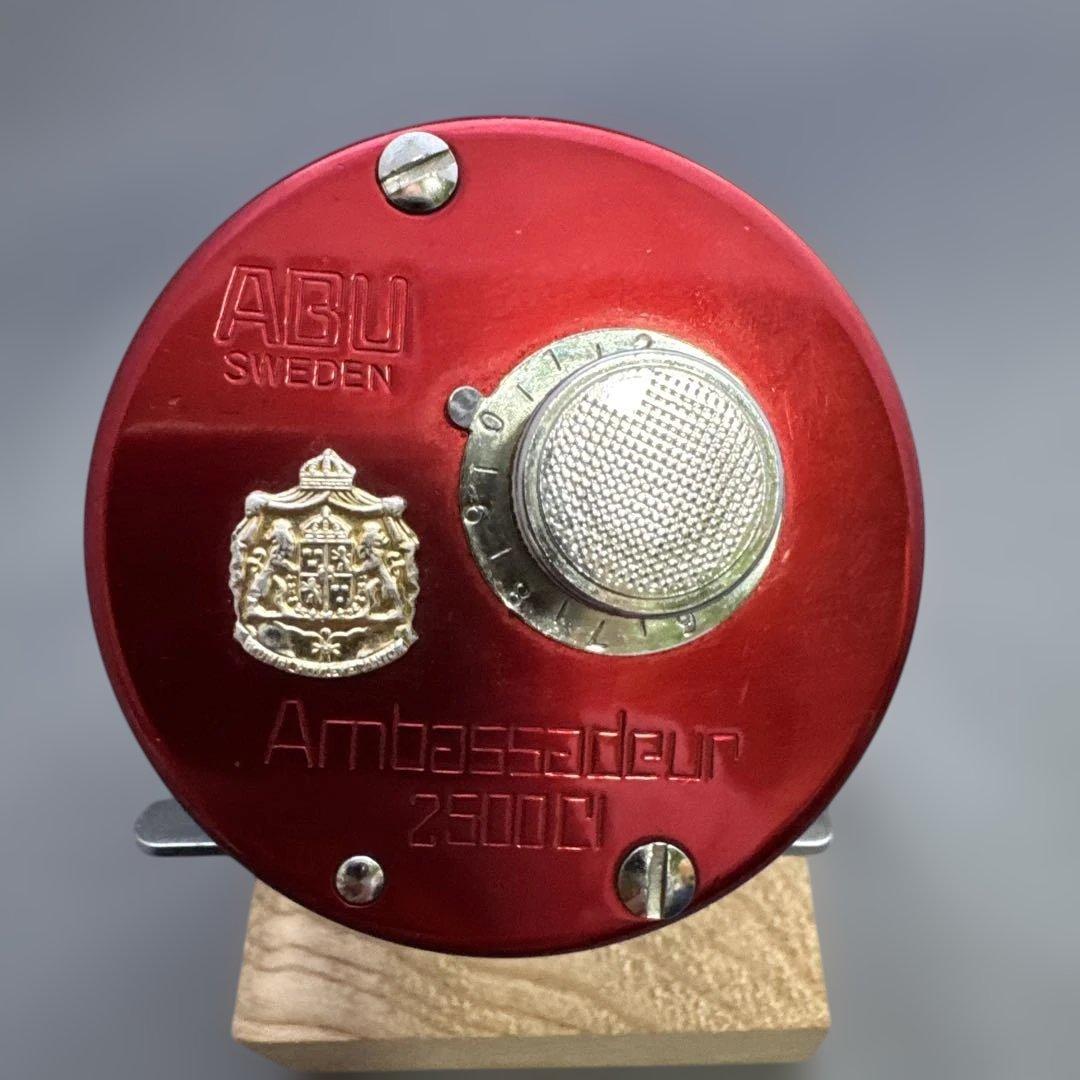 ABU 2500CIレッド　ワンオーナー超美品　試し投げ以降未使用