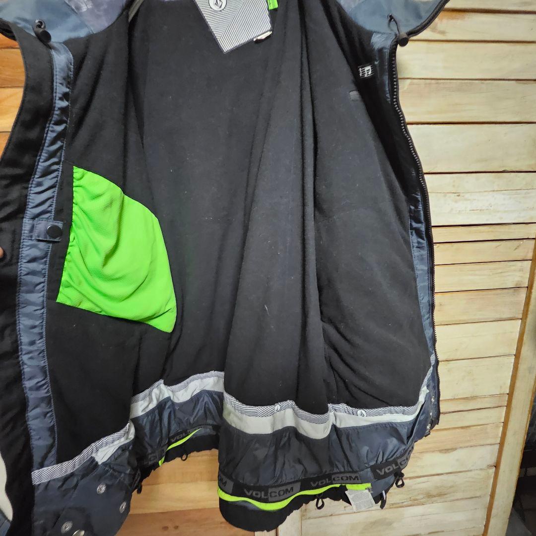VOLCOM ボルコム スノーボード ウェア 黒×白 裏地起毛 ジャケット