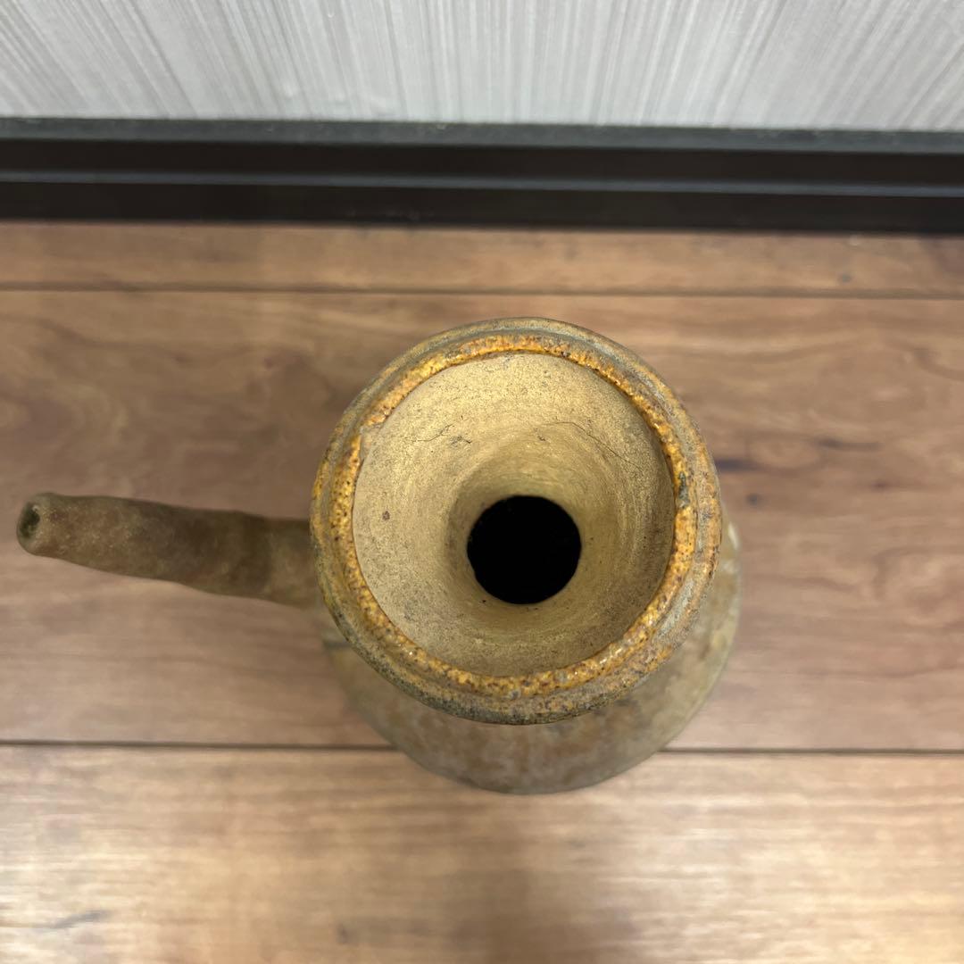 陶器の壺 土色 細長い口