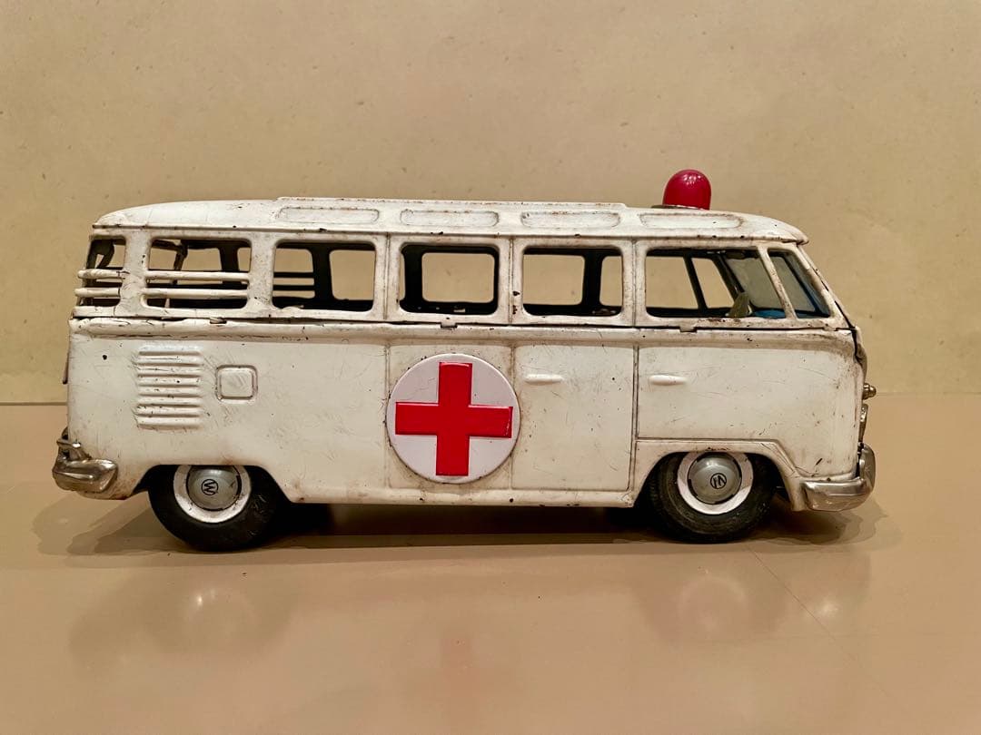 【Volkswagen】 フォルクワーゲン アンビュランス855ミニカー ブリキ