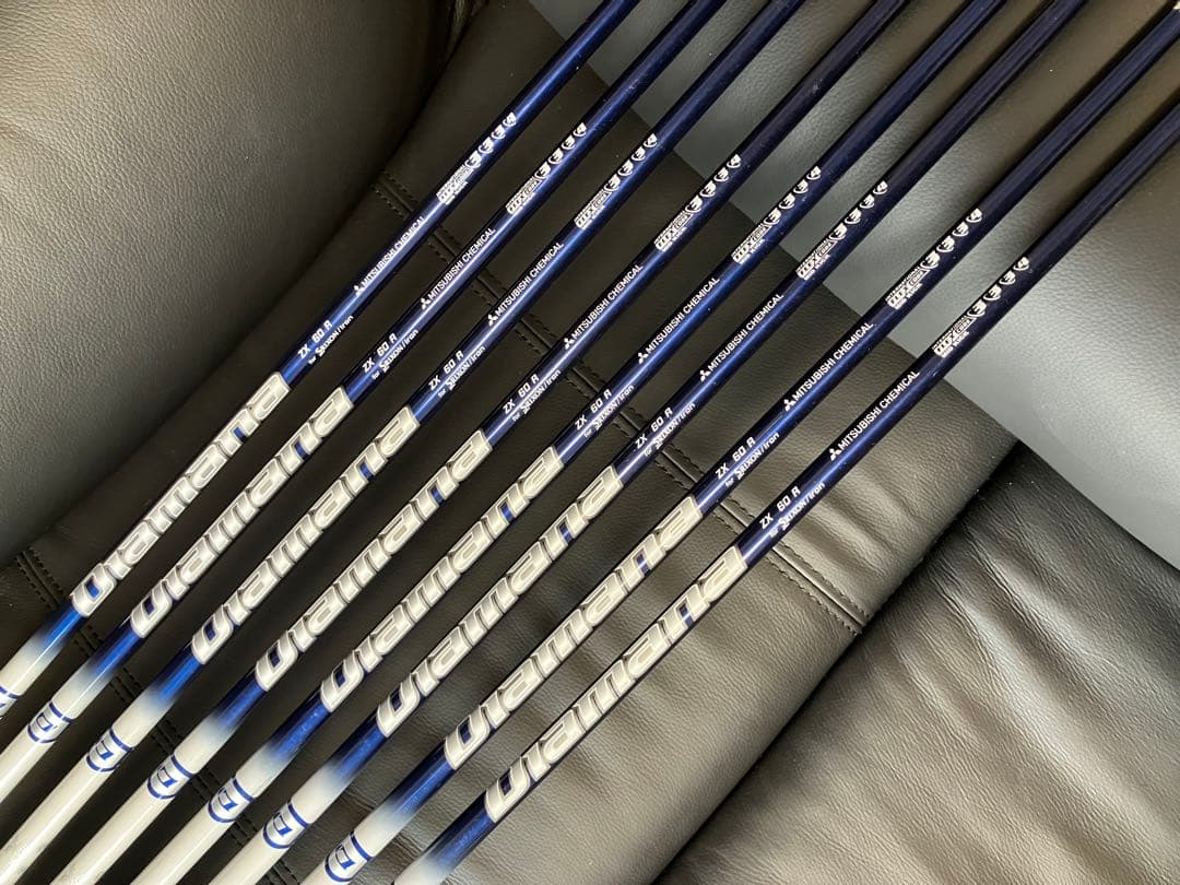 ダンロップ　スリクソンZX4アイアンNo.5〜9.P.A.S８本セット