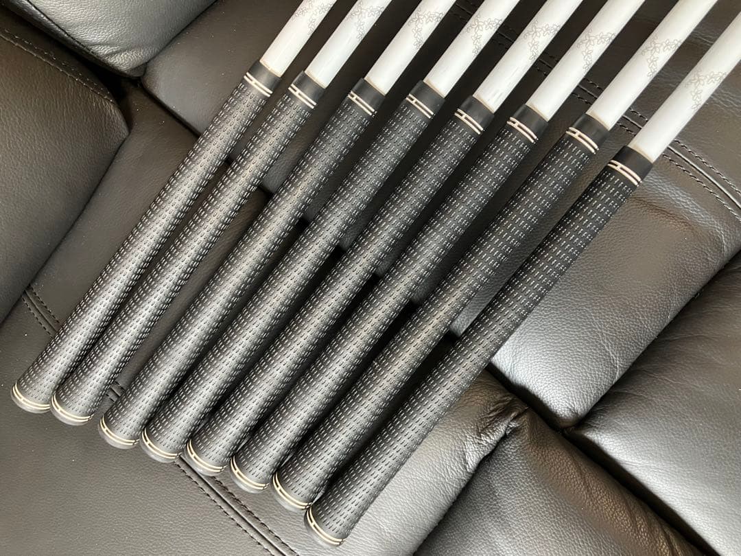 ダンロップ　スリクソンZX4アイアンNo.5〜9.P.A.S８本セット