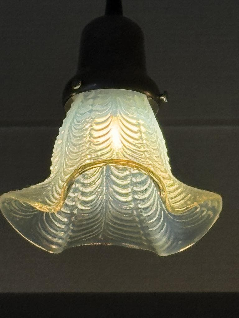 ⑨ アンティーク　オパールセンド　優雅なフリル　さざ波