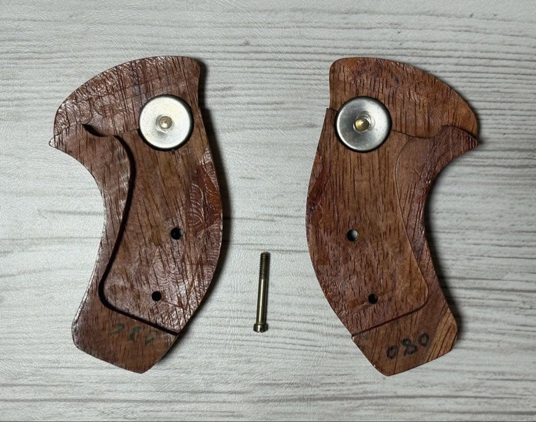 専用様　S&W製グリップ