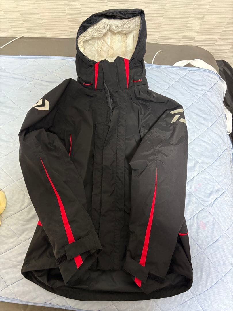 ダイワ フィッシングスーツ Lサイズ ブラック/レッド