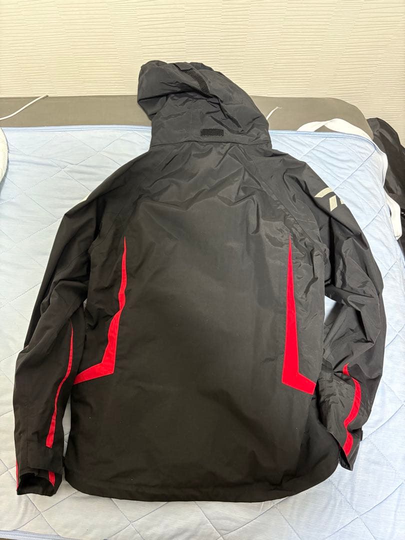 ダイワ フィッシングスーツ Lサイズ ブラック/レッド